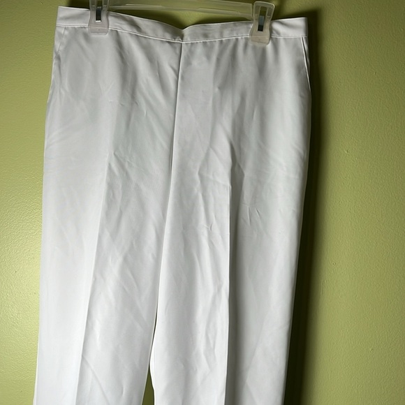 Alfred dunner elastic in waist White Pants. - Picture 2 of 7
